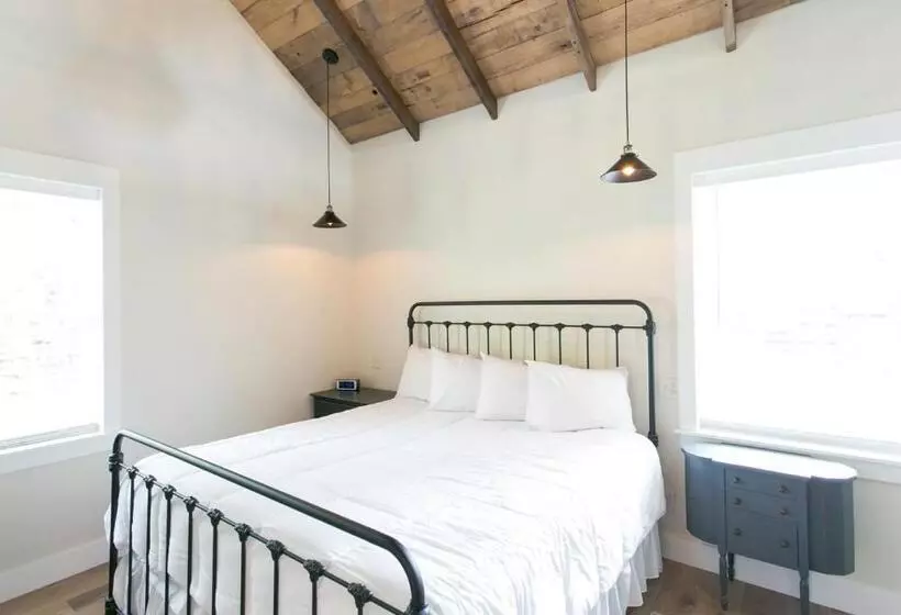 Hotelli Farmhouse Suites By Amish Country Lodging