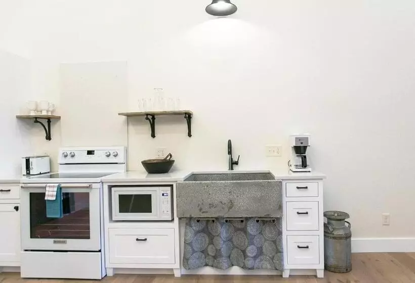 Hotelli Farmhouse Suites By Amish Country Lodging