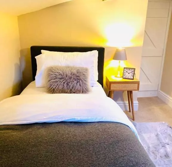 Peep O Day Stylish 4bedroom Cottage With Dale View