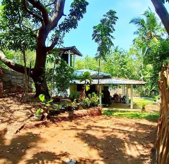 Majatalo Cashew Villa Hiriketiya