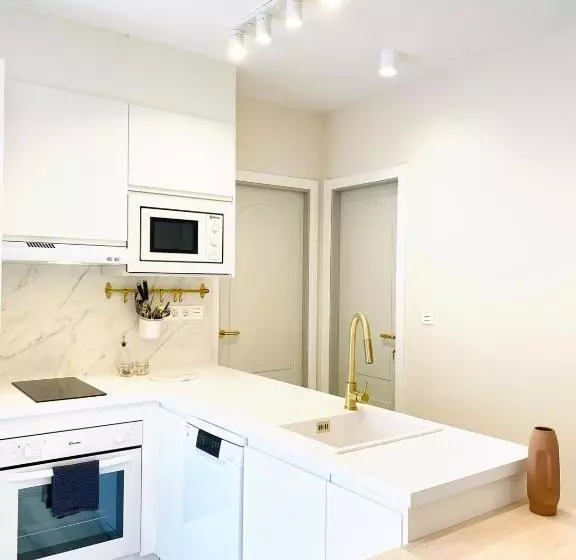 Alora Home   Hostatel