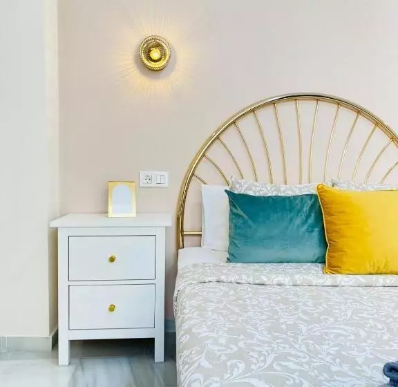 Alora Home   Hostatel