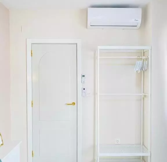 Alora Home   Hostatel