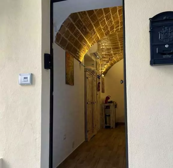 تختخواب و صبحانه L Antico Soffitto Tropea