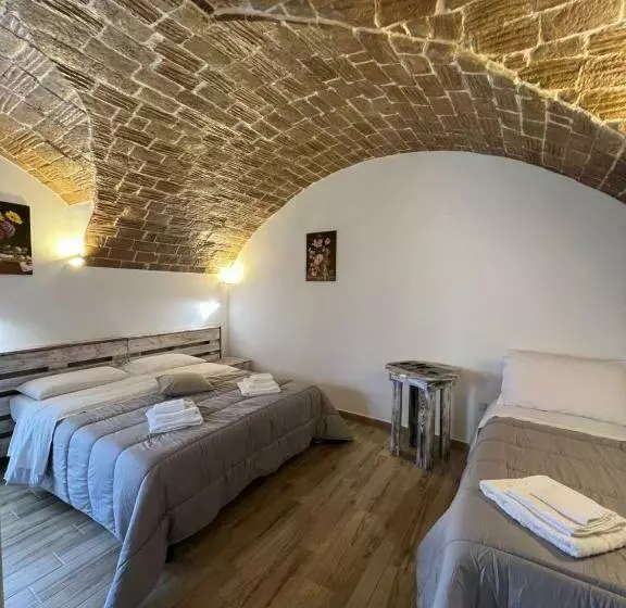 تختخواب و صبحانه L Antico Soffitto Tropea