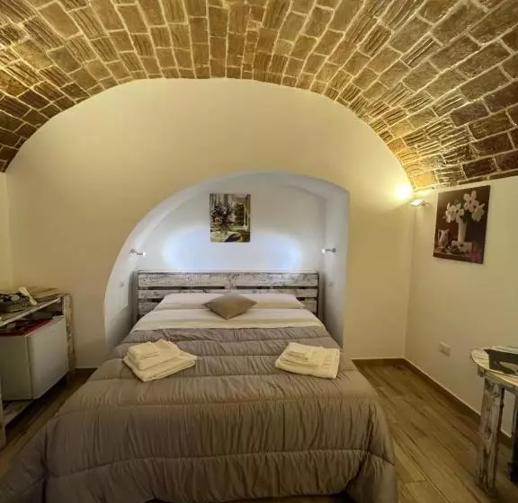 تختخواب و صبحانه L Antico Soffitto Tropea