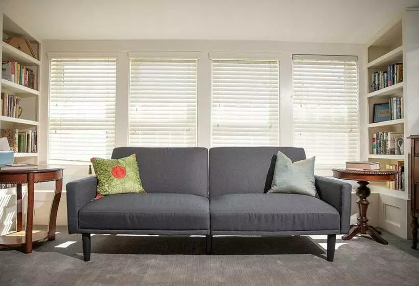 Dickson Street Bed & Breakfast