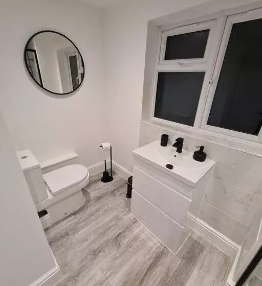 Modern Ground Floor Garden Apartment With Parking