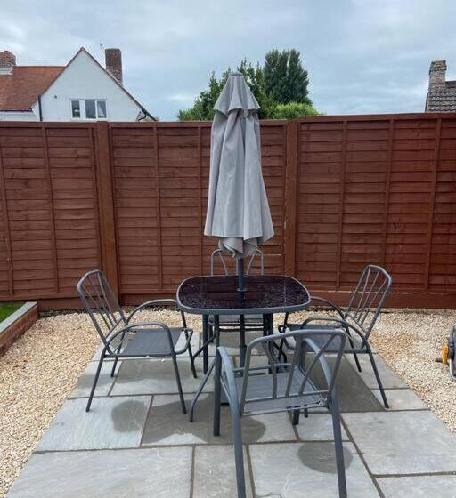 Modern Ground Floor Garden Apartment With Parking