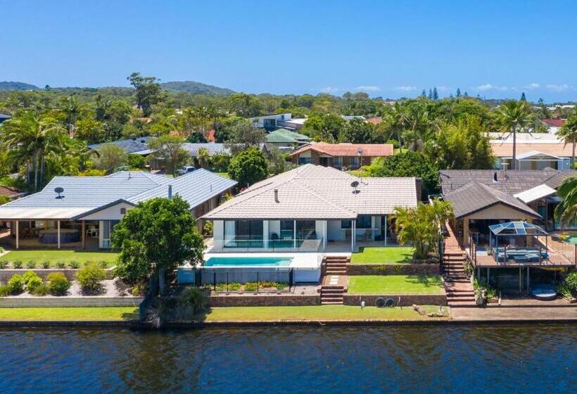 Pottsville Oasis With Pool & Private Entry To Canal