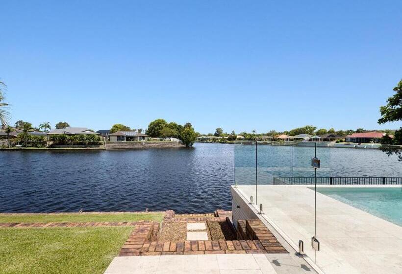 Pottsville Oasis With Pool & Private Entry To Canal