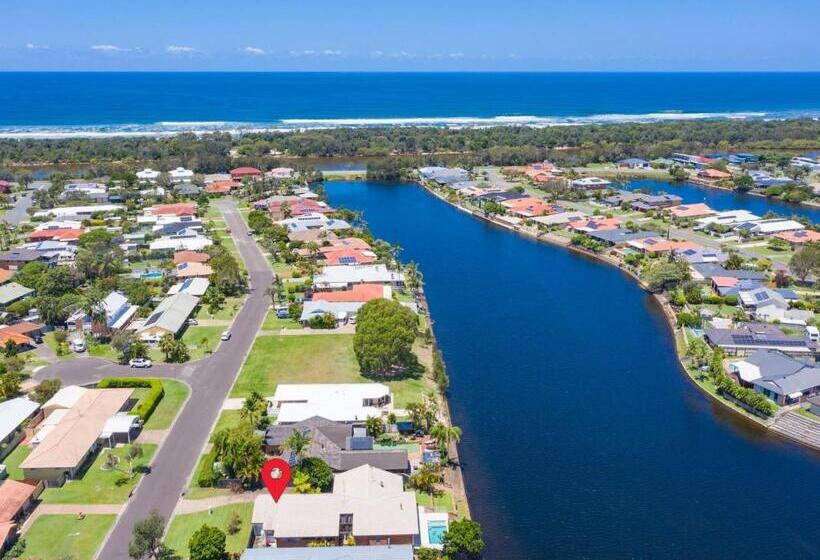 Pottsville Oasis With Pool & Private Entry To Canal
