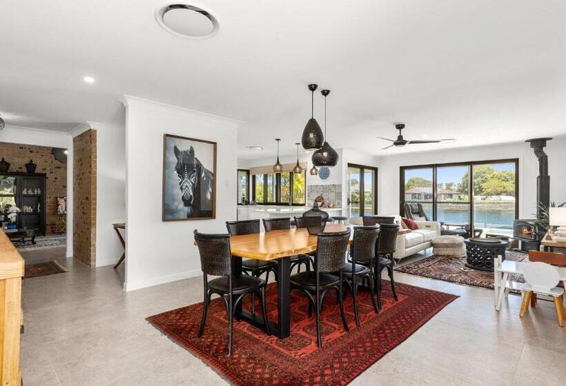 Pottsville Oasis With Pool & Private Entry To Canal