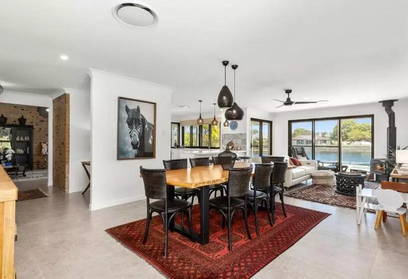 Pottsville Oasis With Pool & Private Entry To Canal