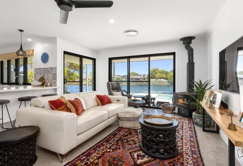 Pottsville Oasis With Pool & Private Entry To Canal