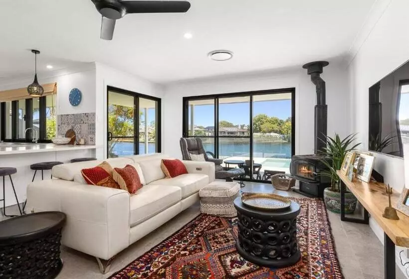 Pottsville Oasis With Pool & Private Entry To Canal