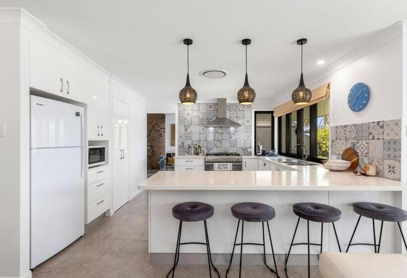 Pottsville Oasis With Pool & Private Entry To Canal