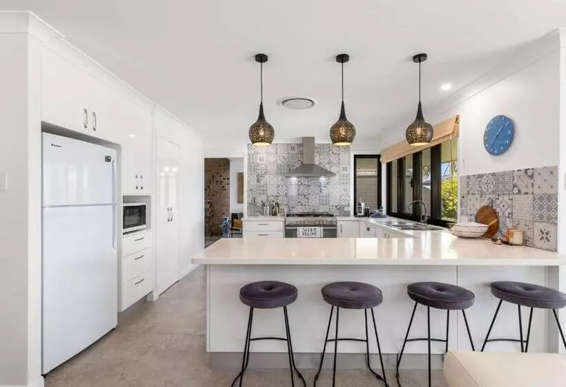 Pottsville Oasis With Pool & Private Entry To Canal