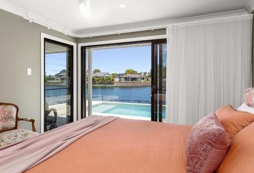 Pottsville Oasis With Pool & Private Entry To Canal