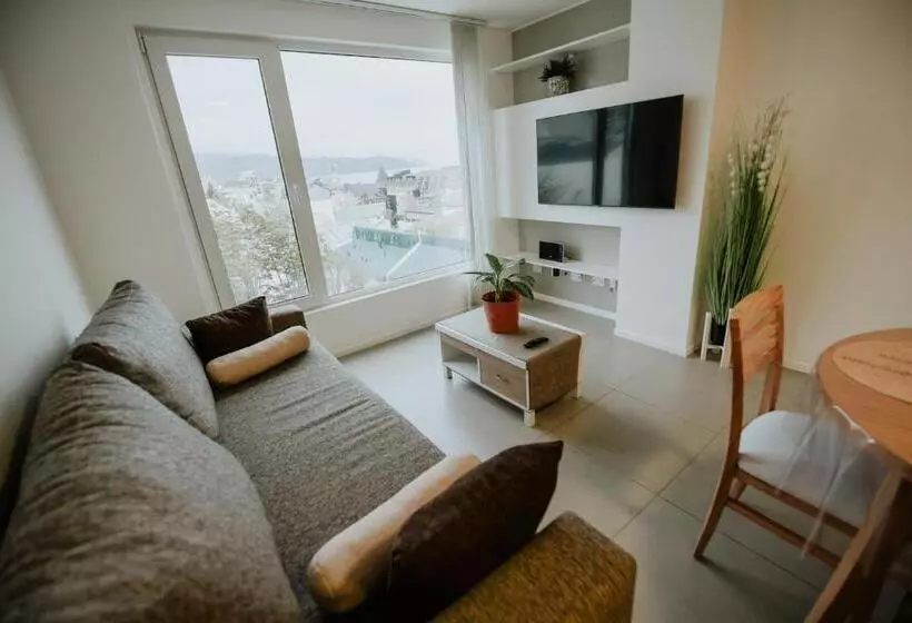Aunaisin   Apartamento Con Excelentes Vistas