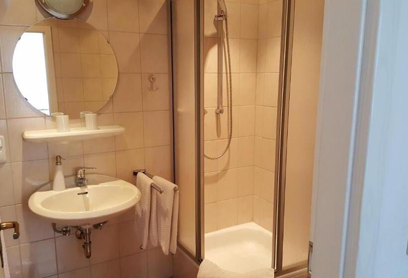 تختخواب و صبحانه Haus Christiane