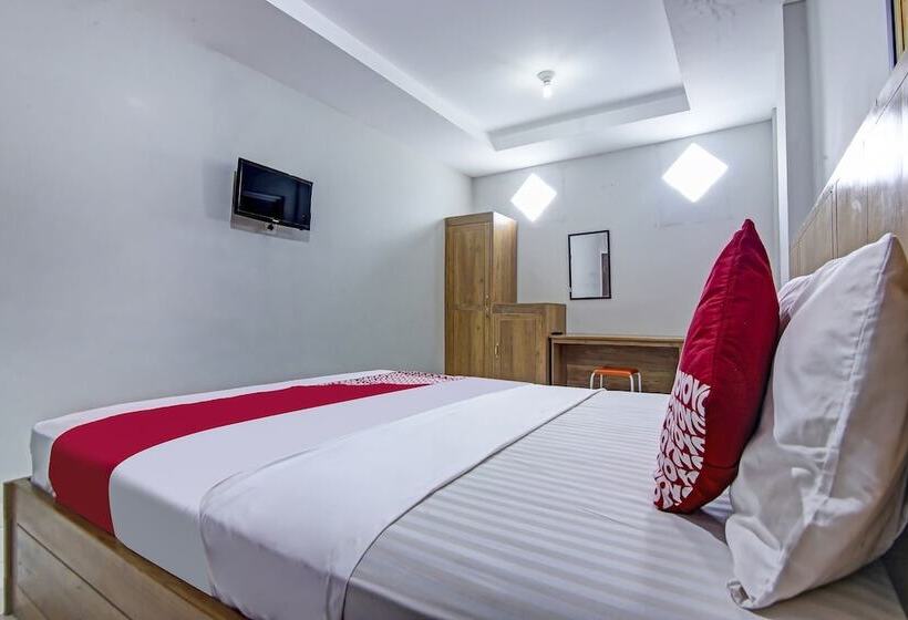 בית מלון כפרי Oyo 90883 Ria Agustar Syariah