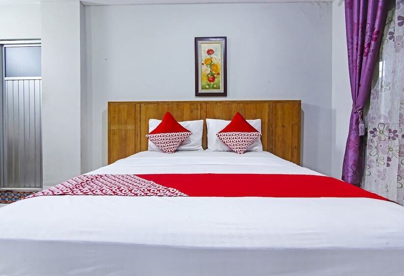 בית מלון כפרי Oyo 90883 Ria Agustar Syariah