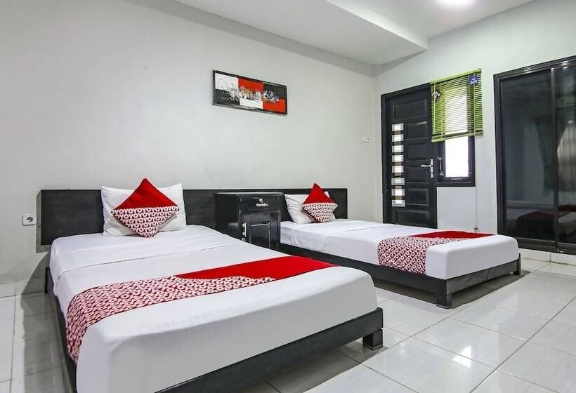 בית מלון כפרי Oyo 90883 Ria Agustar Syariah