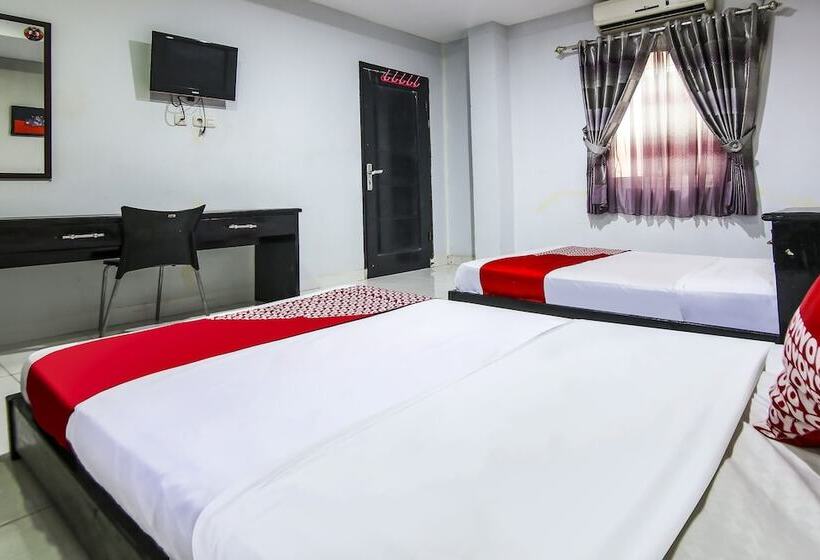 בית מלון כפרי Oyo 90883 Ria Agustar Syariah