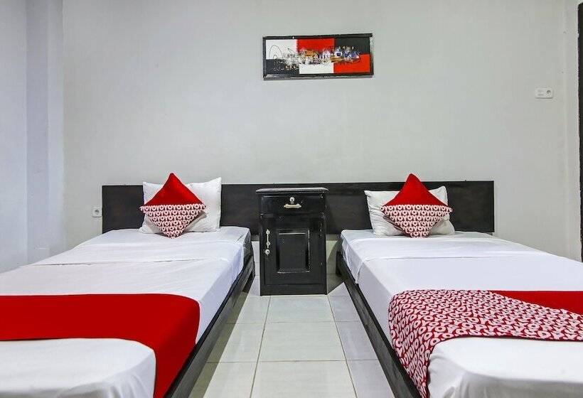 בית מלון כפרי Oyo 90883 Ria Agustar Syariah