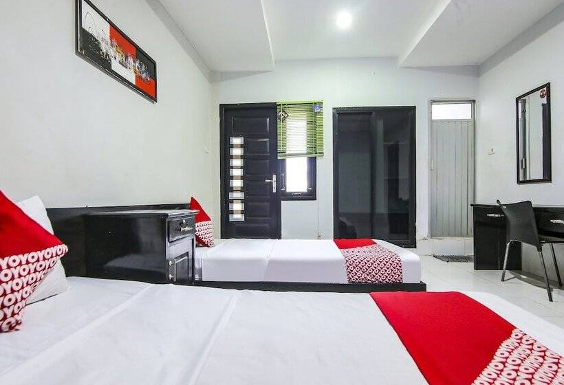 בית מלון כפרי Oyo 90883 Ria Agustar Syariah