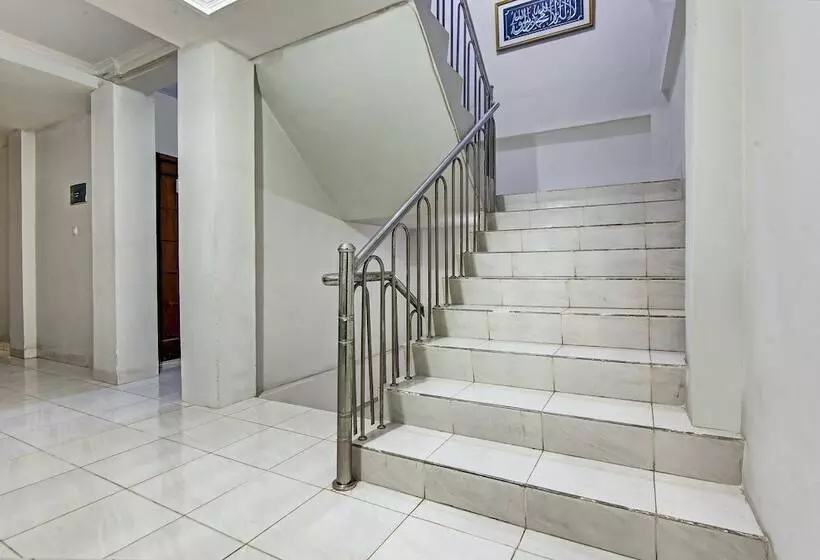 ホテル Oyo 90883 Ria Agustar Syariah