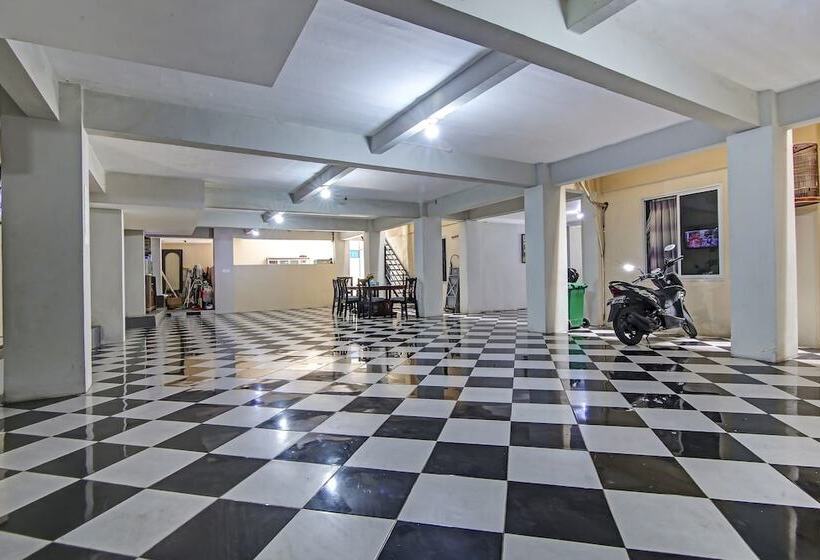 בית מלון כפרי Oyo 90883 Ria Agustar Syariah