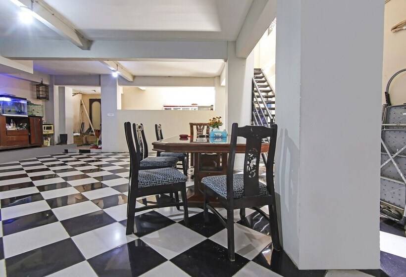 בית מלון כפרי Oyo 90883 Ria Agustar Syariah