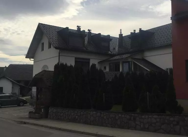 پانسیون Gostilna In Prenočišča Gedžo
