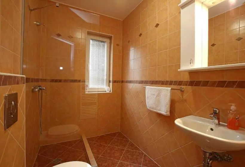 پانسیون Gostilna In Prenočišča Gedžo