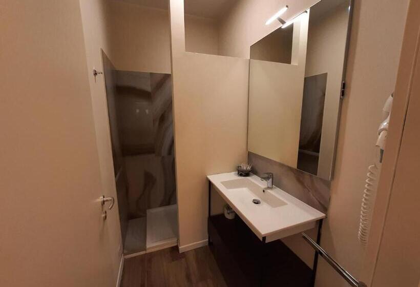 פנסיון Stop&go Suites And Apartments