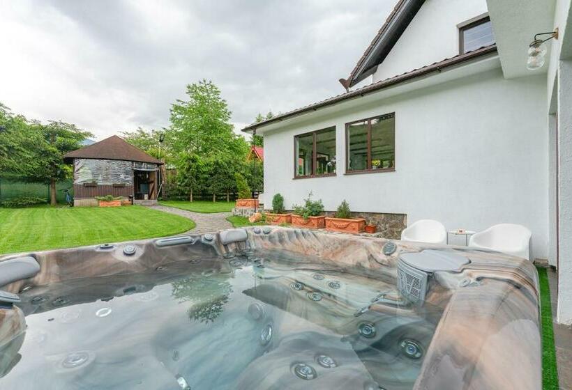 פנסיון Vila Trubadur   Adults Only