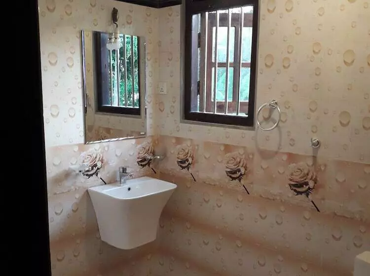 تختخواب و صبحانه Ravinvilla