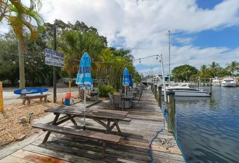 Heated Pool, Fireplace, 70 Tv, Waterfront & More!