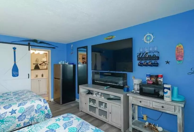 Heated Pool, Fireplace, 70 Tv, Waterfront & More!