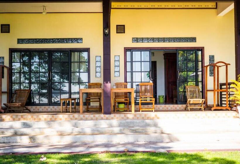 בית מלון כפרי Nakorn River View