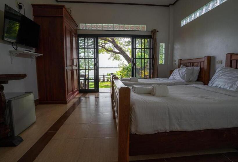 בית מלון כפרי Nakorn River View