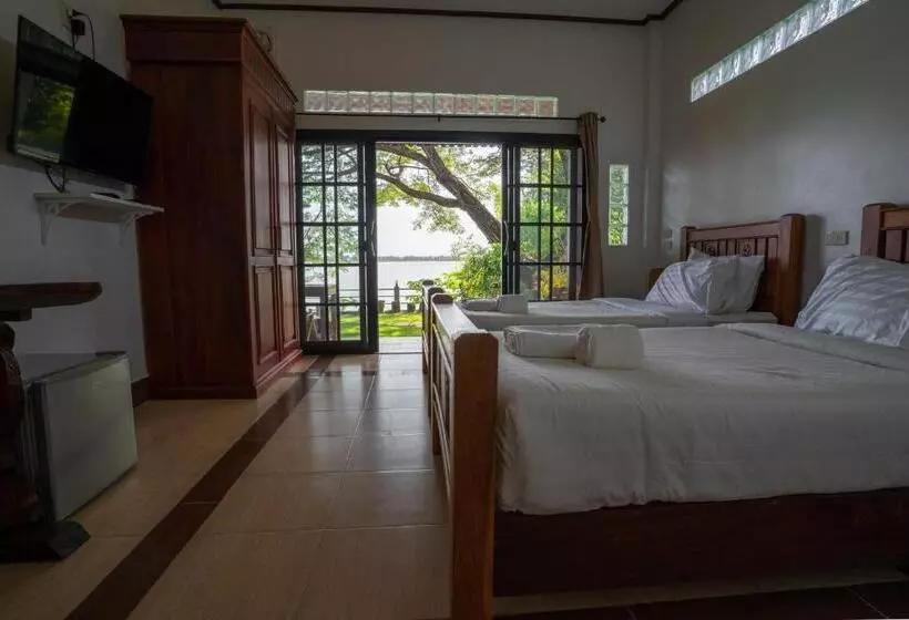 هتل Nakorn River View