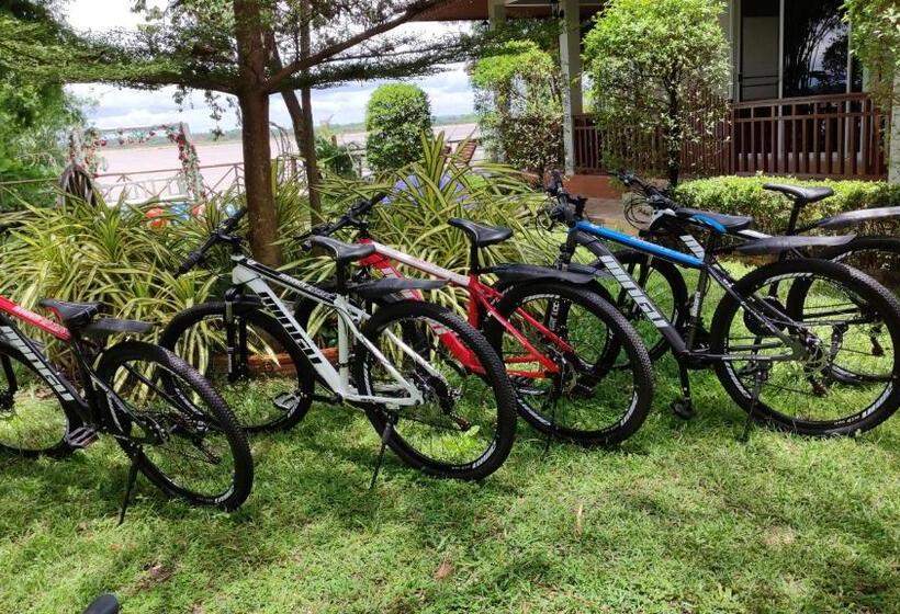 בית מלון כפרי Nakorn River View