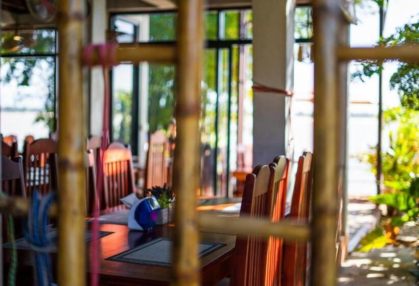 בית מלון כפרי Nakorn River View