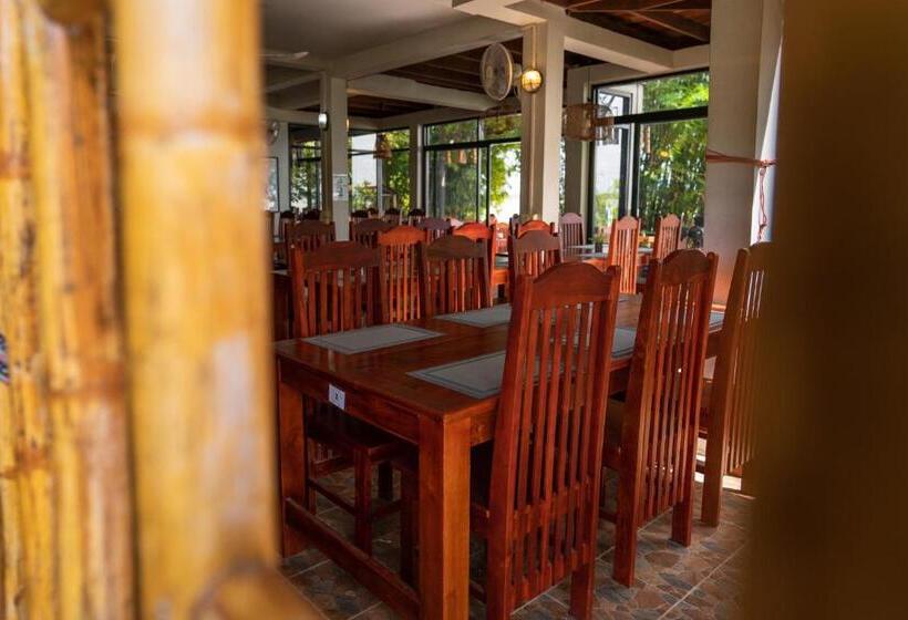 בית מלון כפרי Nakorn River View