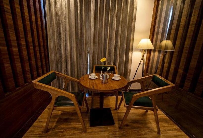 هتل Divine Lakshmi Ganga