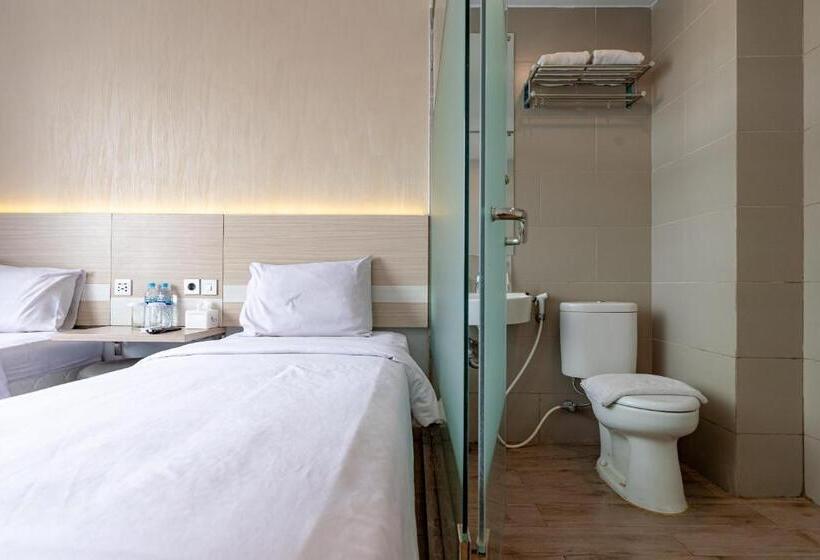 Swasana Hotel Near Plaza Medan Fair Mitra Reddoorz