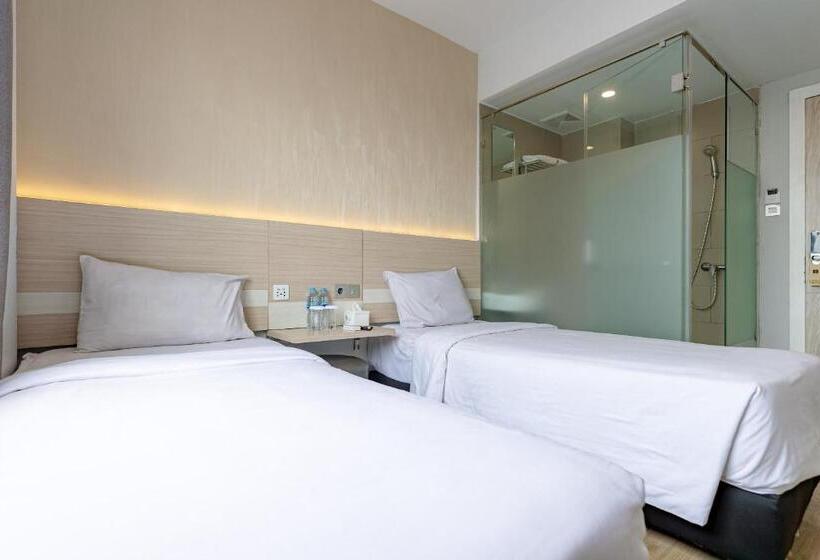 Swasana Hotel Near Plaza Medan Fair Mitra Reddoorz